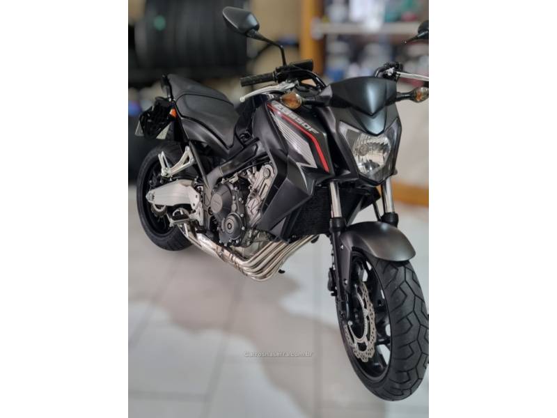 HONDA - CB 650 - 2015/2015 - Preta - R$ 38.990,00